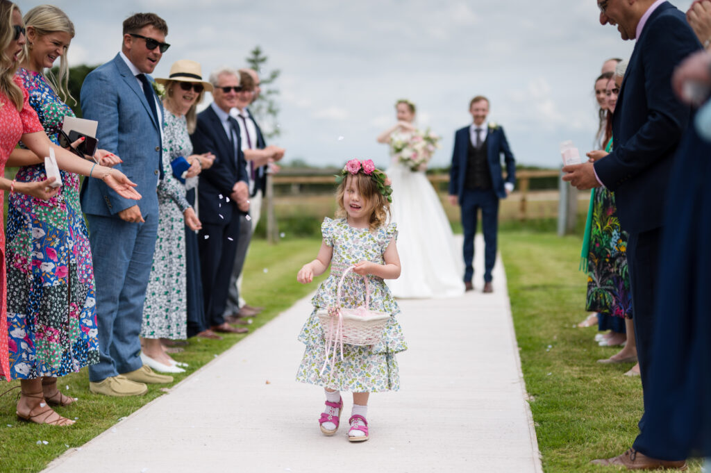 flower-girl-confetti-coton-house-farm-tickle-photography